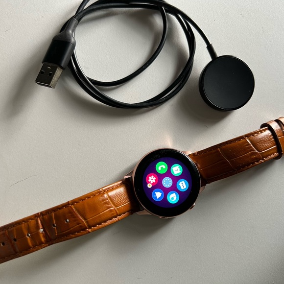 Rose Gold Samsung Active Watch - Great Condition - Picture 2 of 4